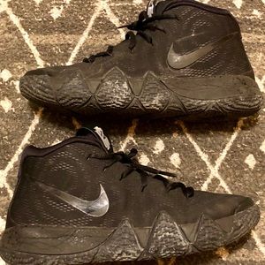 Kyrie Irving Boys Nike Shoes Size 6